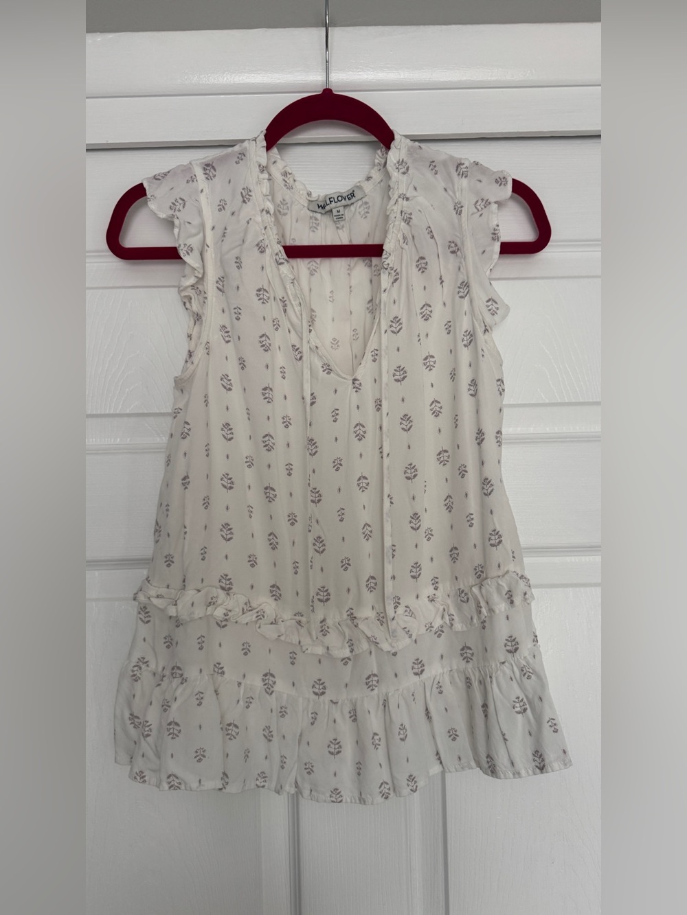 WALLFLOWER | cream and purple/gray flower v-neck tie top MEDIUM